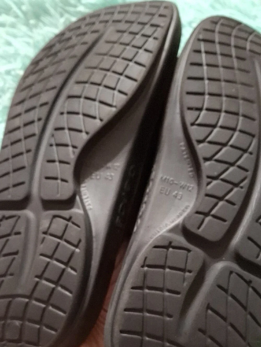 OOFOS cushioned slides